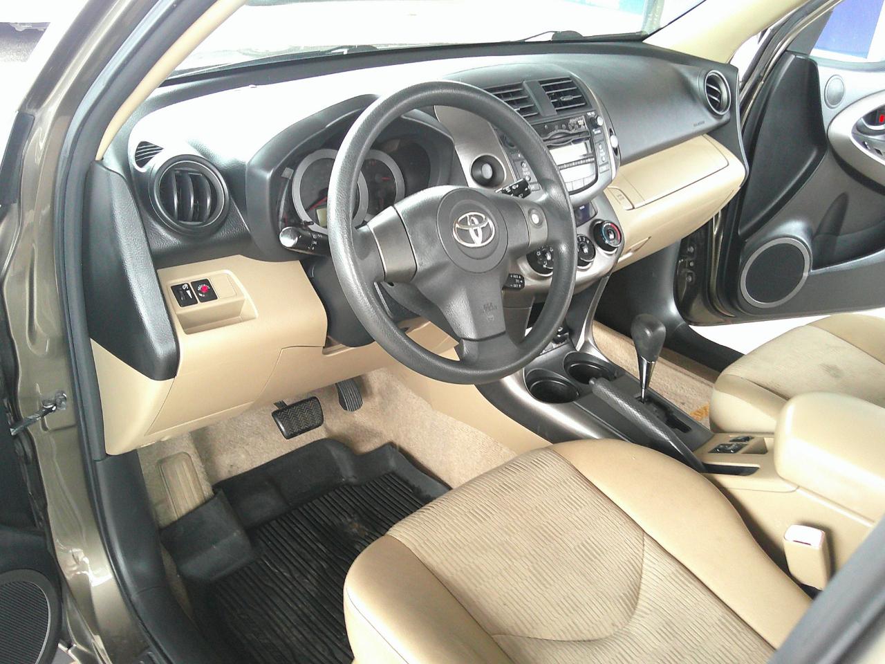 Toyota RAV4 FWD 4dr 4-cyl 4-Spd AT (Natl) 2009