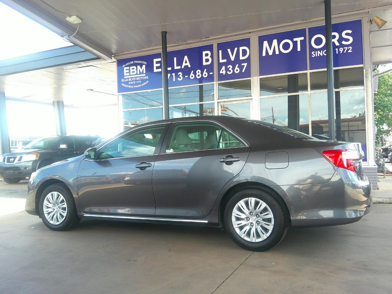 Toyota Camry 4dr Sdn I4 Auto XLE (Natl) 2013