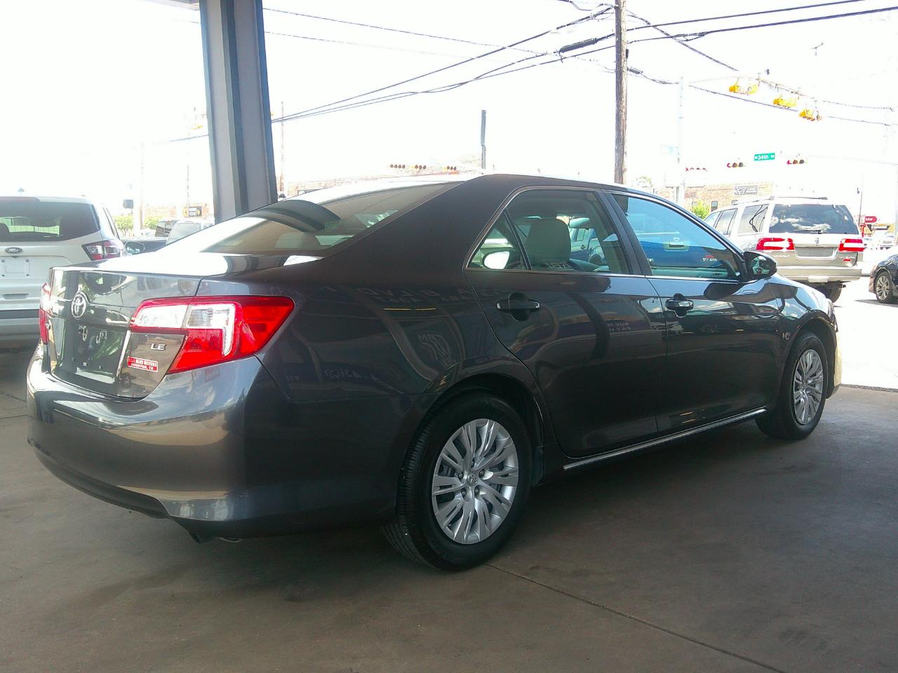 Toyota Camry 4dr Sdn I4 Auto XLE (Natl) 2013