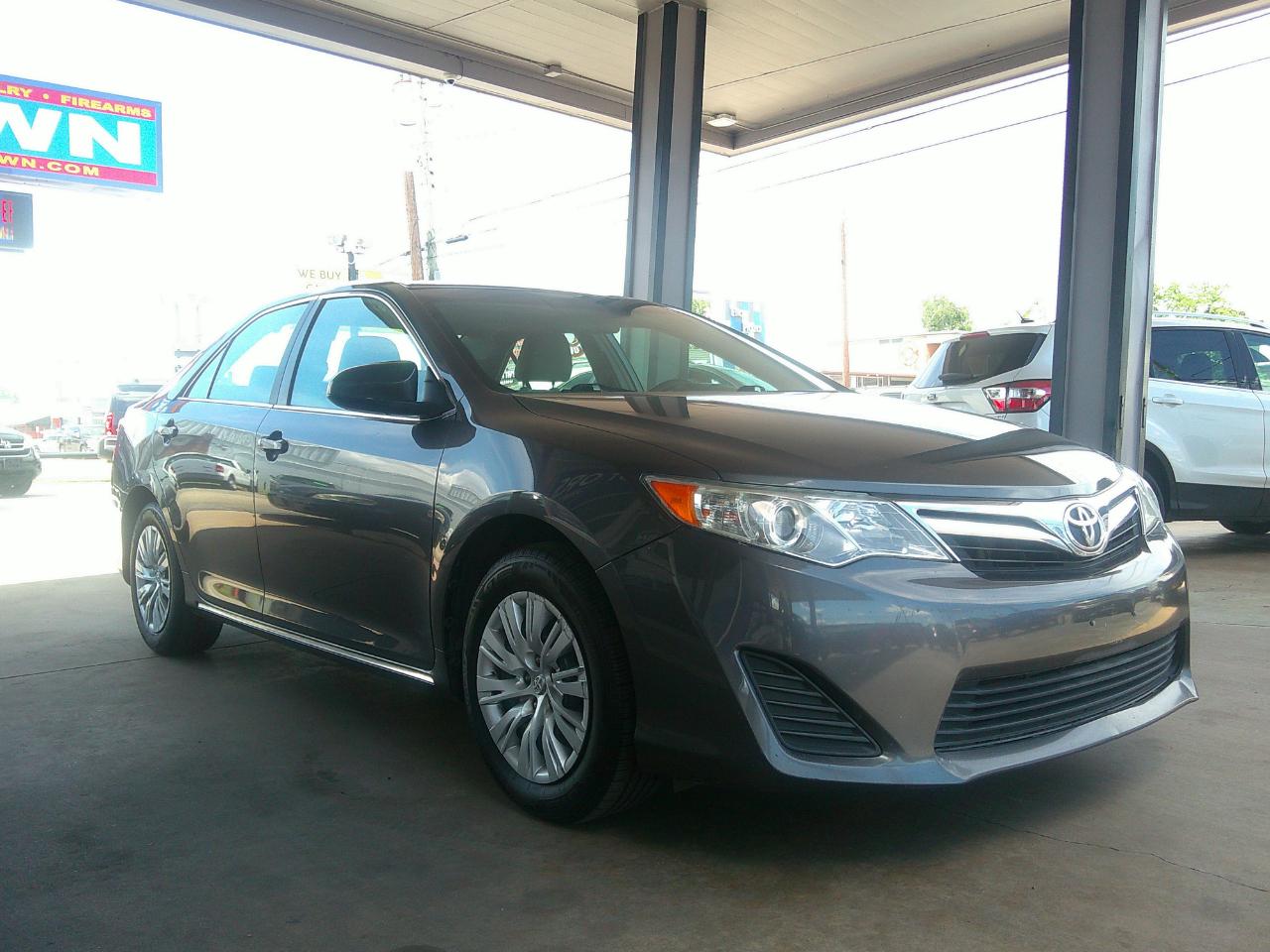 Toyota Camry 4dr Sdn I4 Auto XLE (Natl) 2013