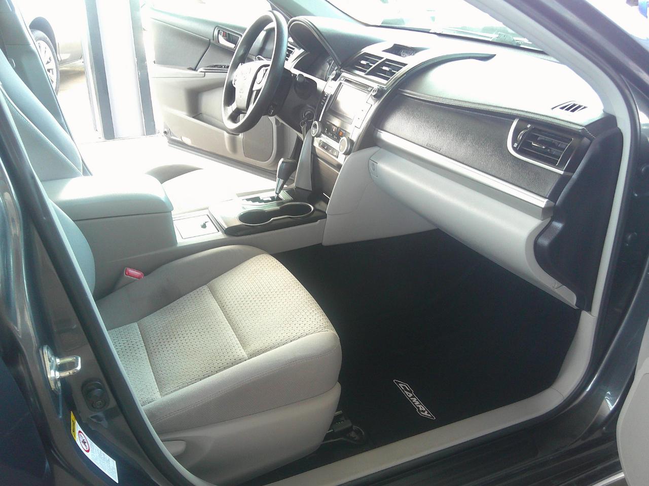 Toyota Camry 4dr Sdn I4 Auto XLE (Natl) 2013