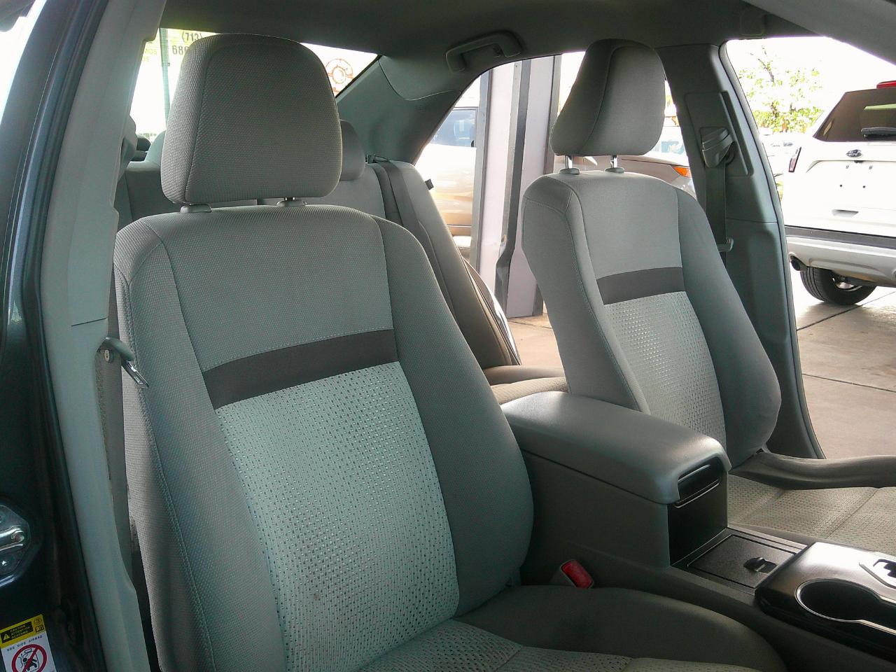 Toyota Camry 4dr Sdn I4 Auto XLE (Natl) 2013
