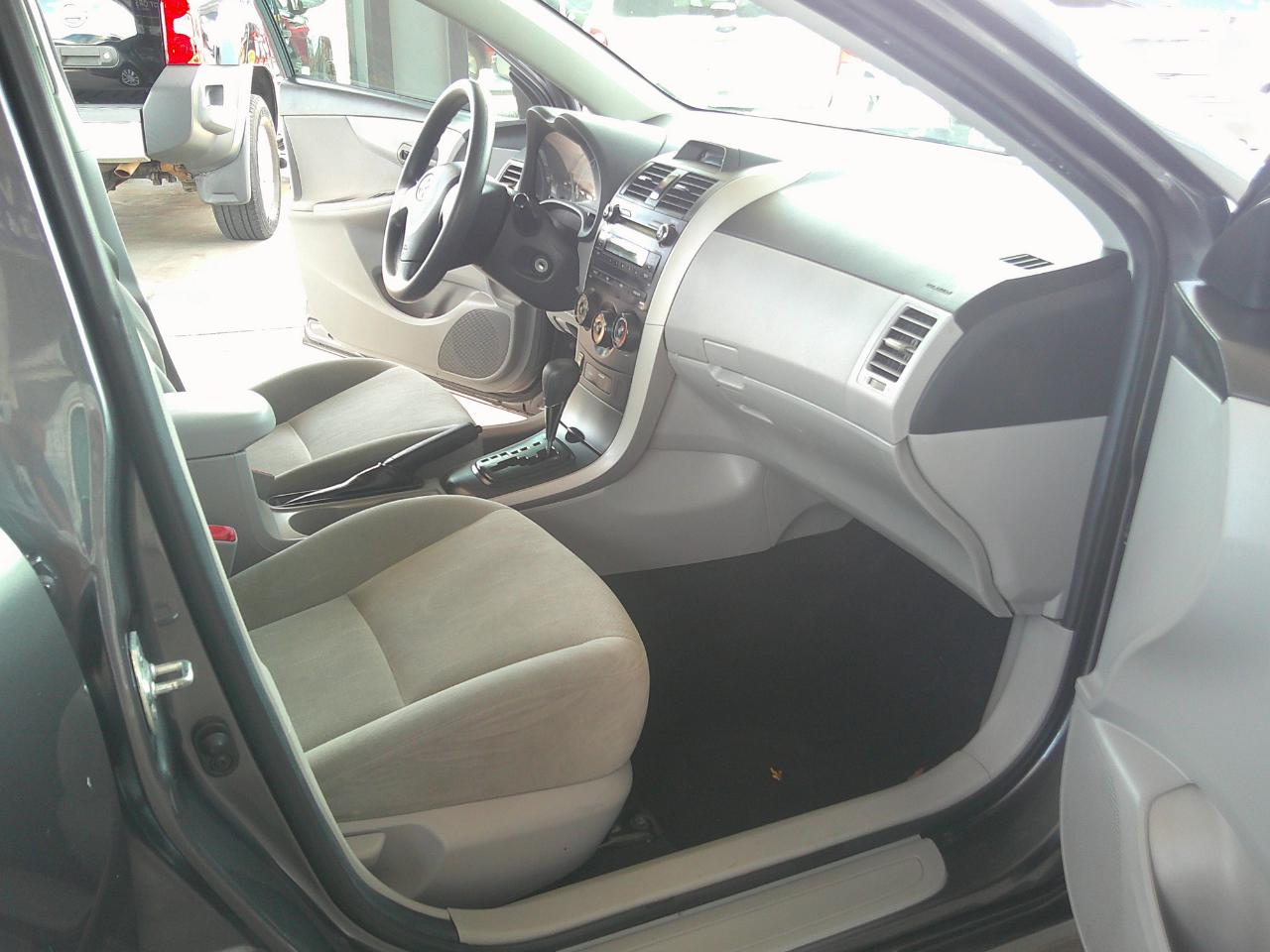 Toyota Corolla 4dr Sdn Auto LE Special Edition (Natl) 2013