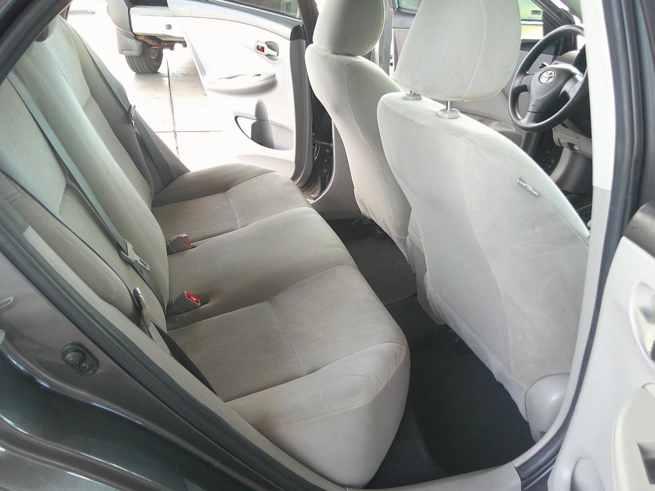Toyota Corolla 4dr Sdn Auto LE Special Edition (Natl) 2013