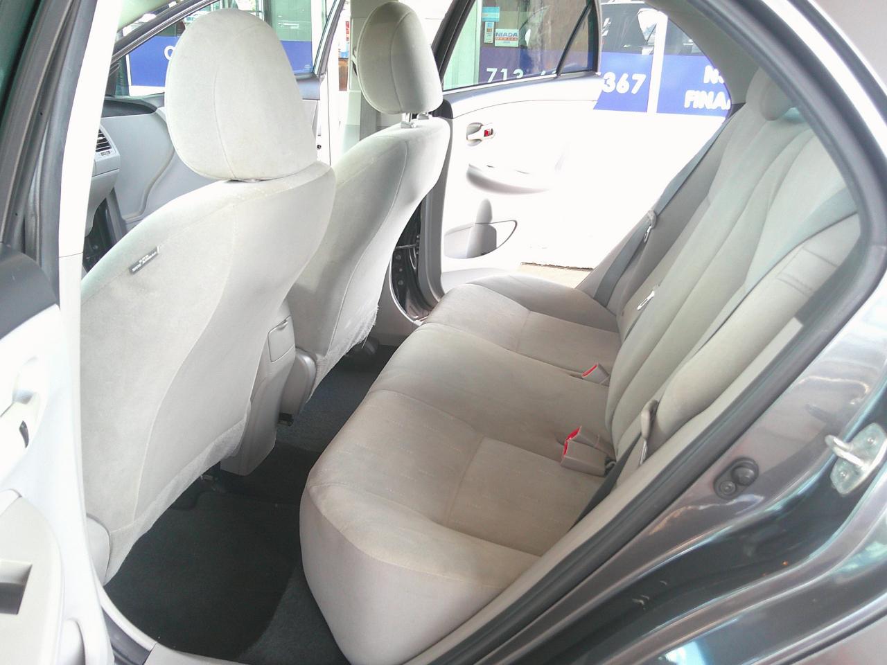 Toyota Corolla 4dr Sdn Auto LE Special Edition (Natl) 2013