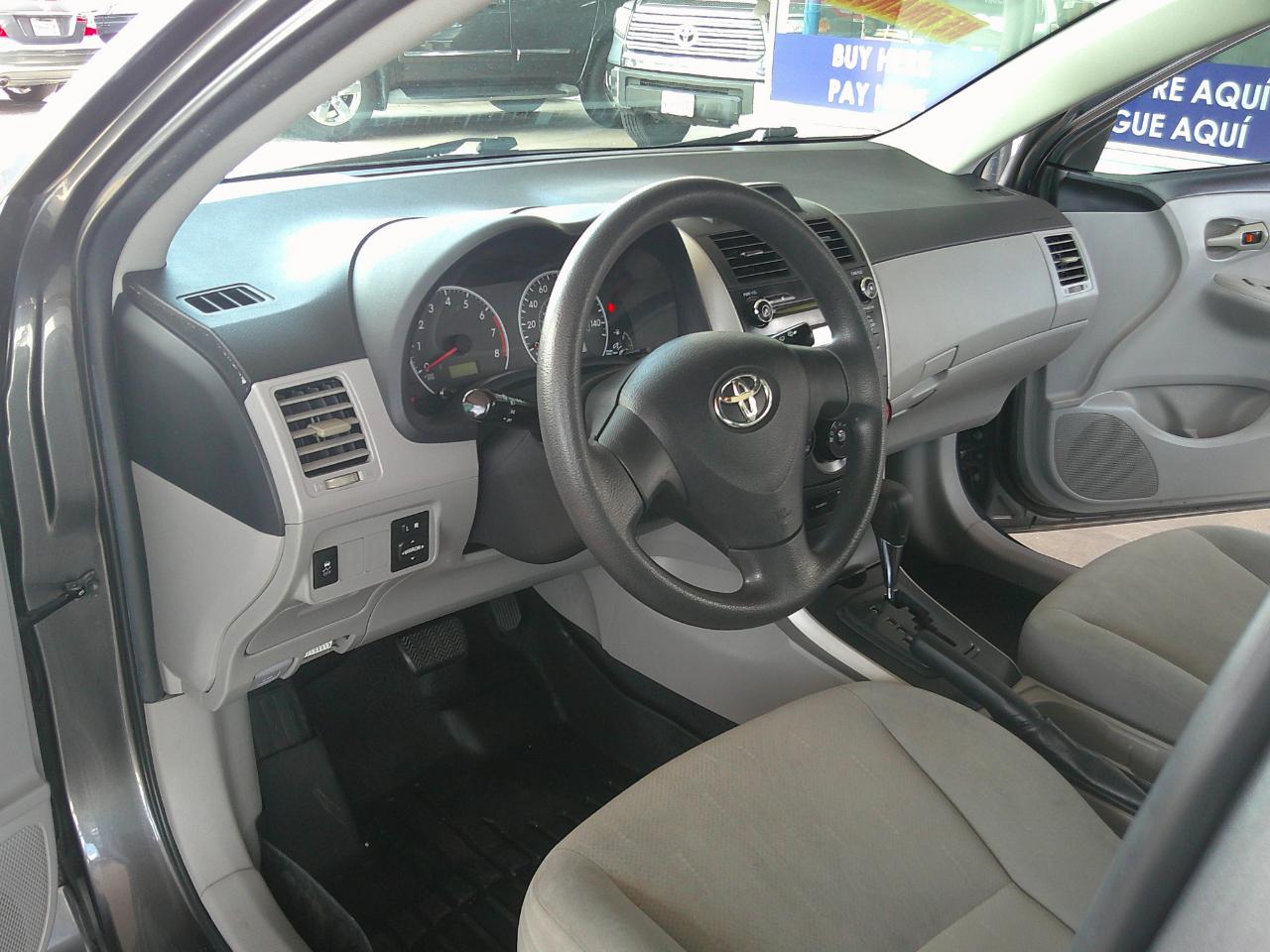 Toyota Corolla 4dr Sdn Auto LE Special Edition (Natl) 2013