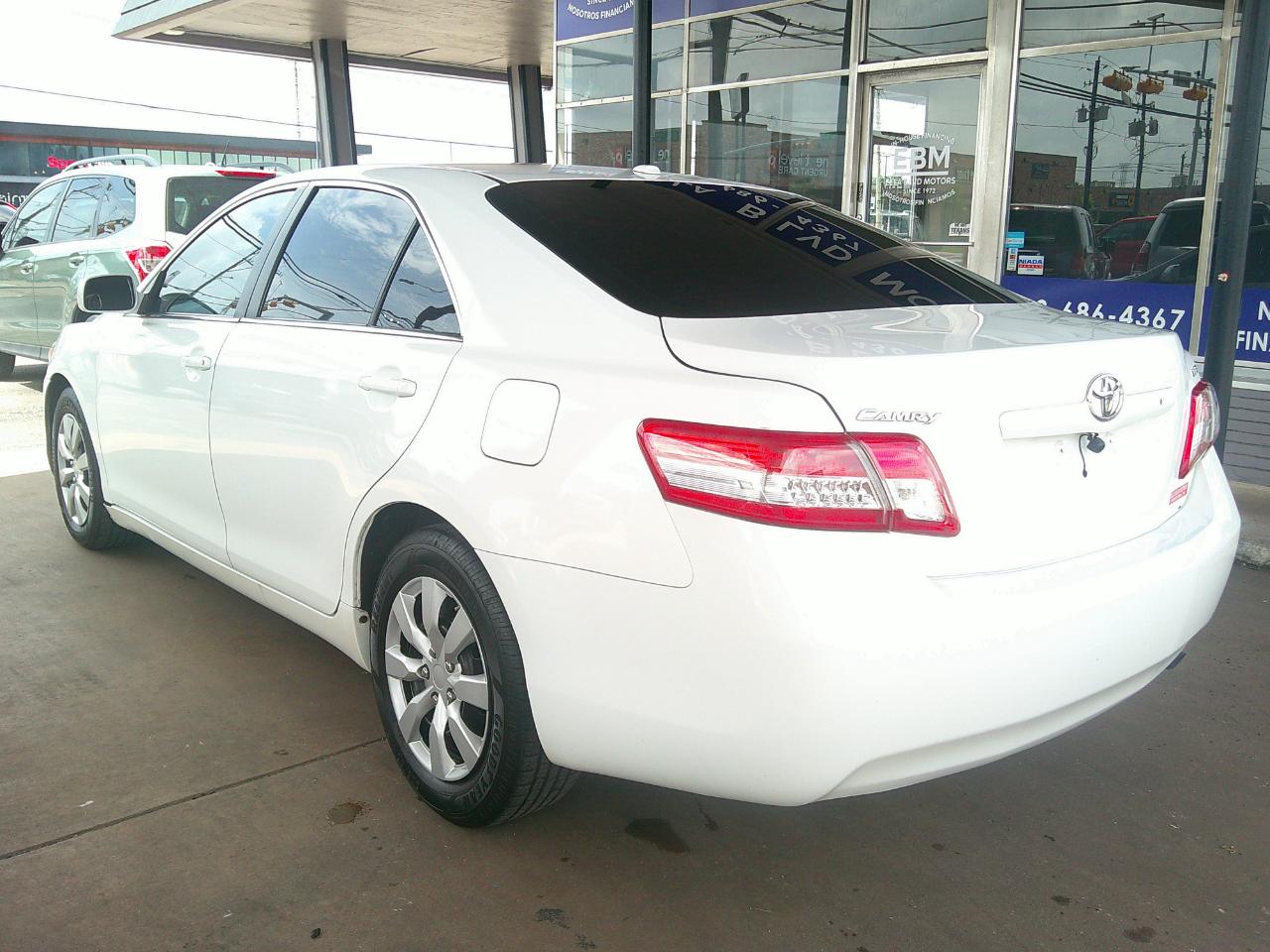 Toyota Camry 4dr Sdn I4 Man LE (Natl) 2011