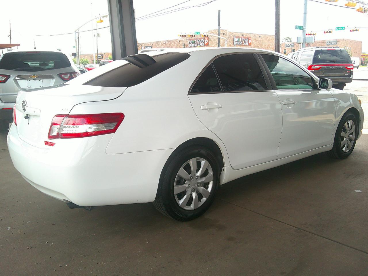 Toyota Camry 4dr Sdn I4 Man LE (Natl) 2011