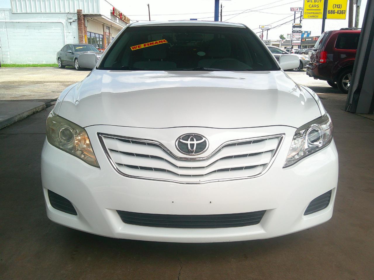 Toyota Camry 4dr Sdn I4 Man LE (Natl) 2011