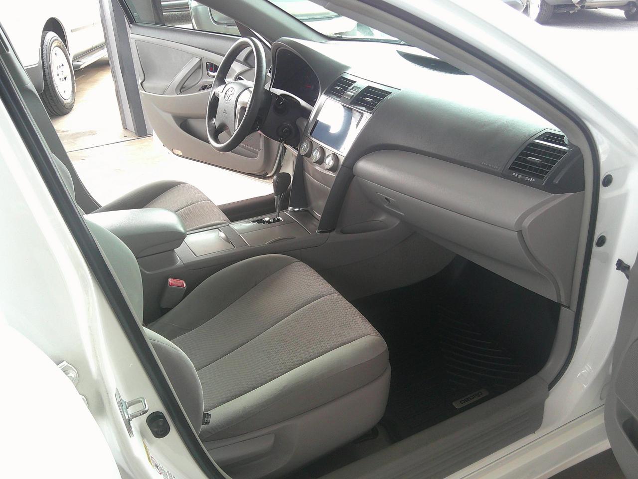 Toyota Camry 4dr Sdn I4 Man LE (Natl) 2011