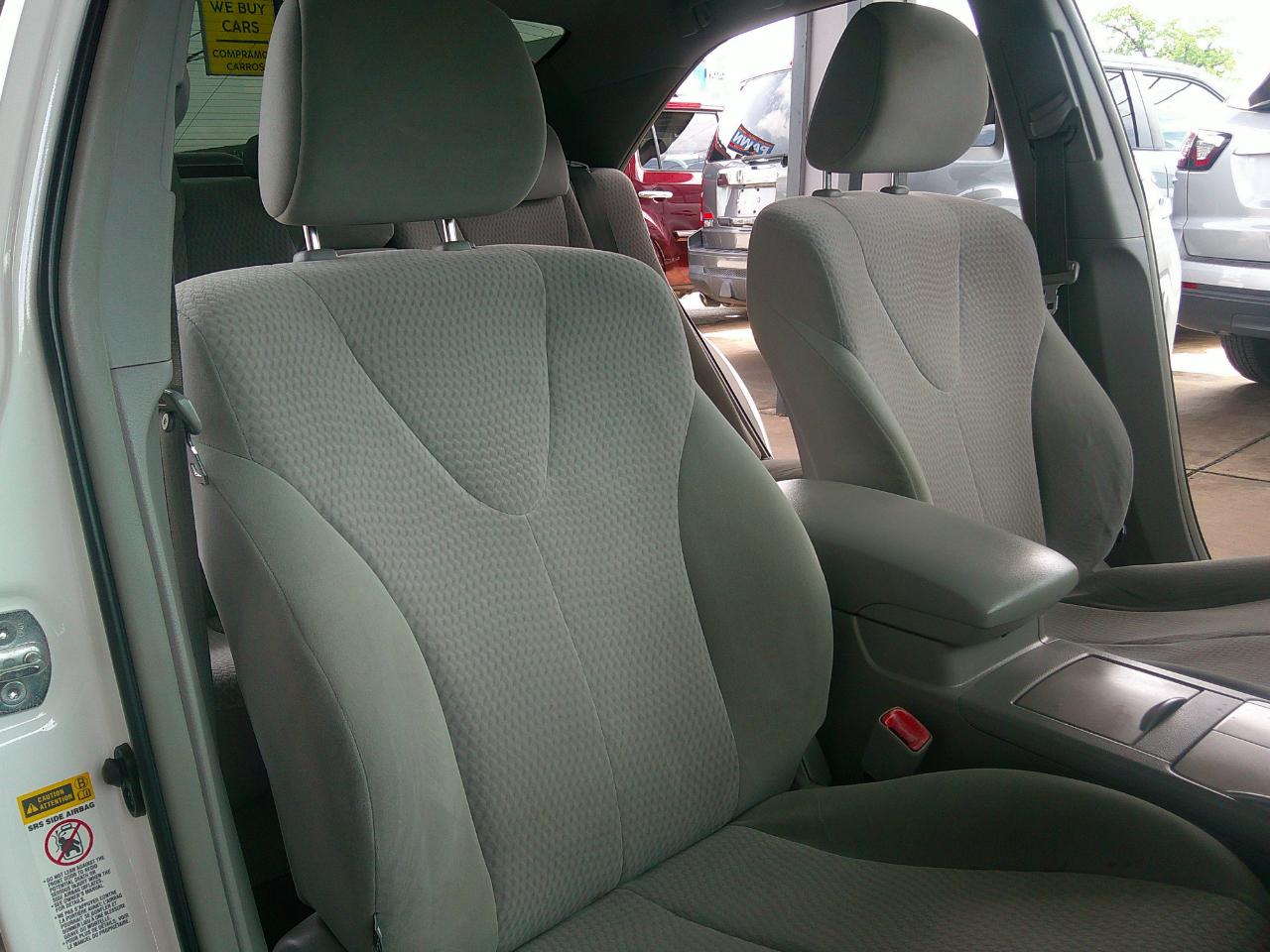 Toyota Camry 4dr Sdn I4 Man LE (Natl) 2011