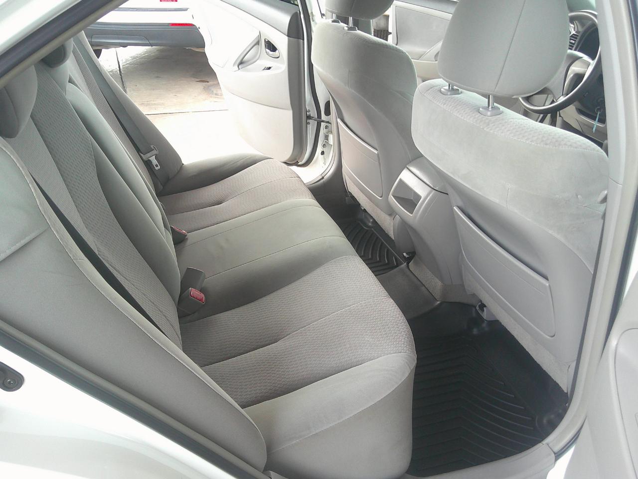 Toyota Camry 4dr Sdn I4 Man LE (Natl) 2011