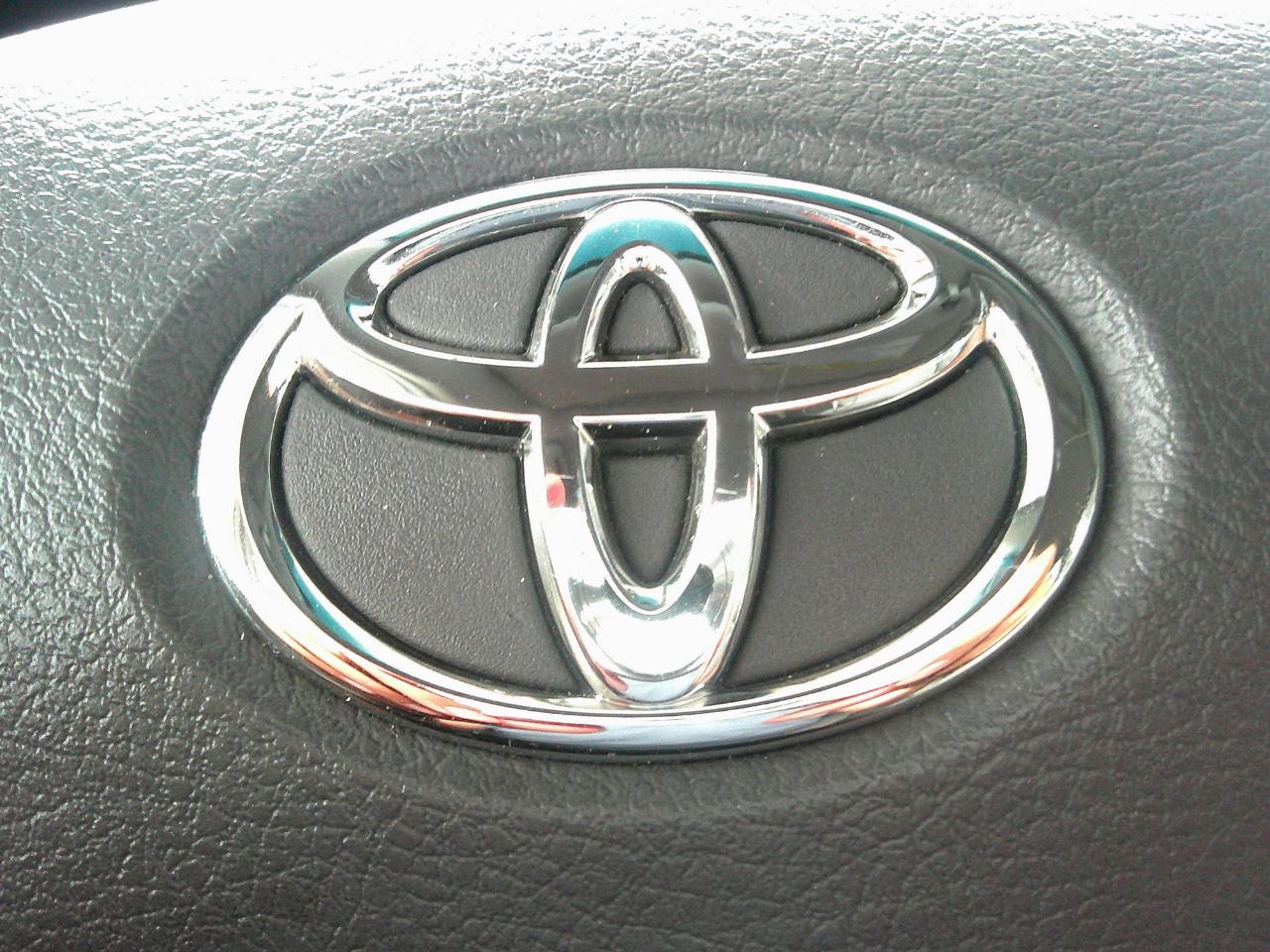 Toyota Camry 4dr Sdn I4 Man LE (Natl) 2011