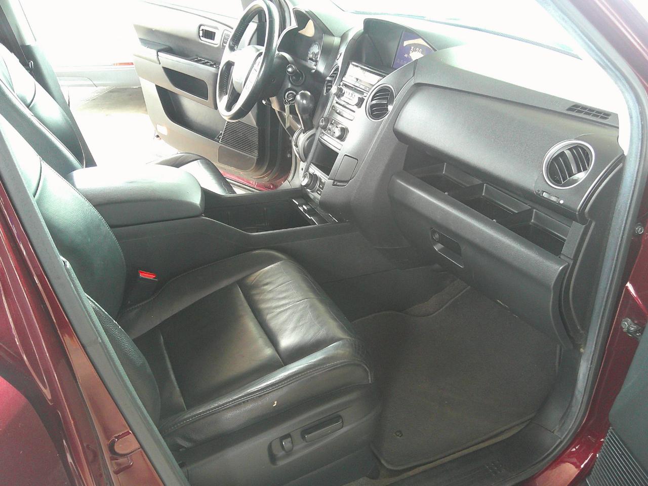 Honda Pilot 2WD 4dr Touring w/RES & Navi 2012