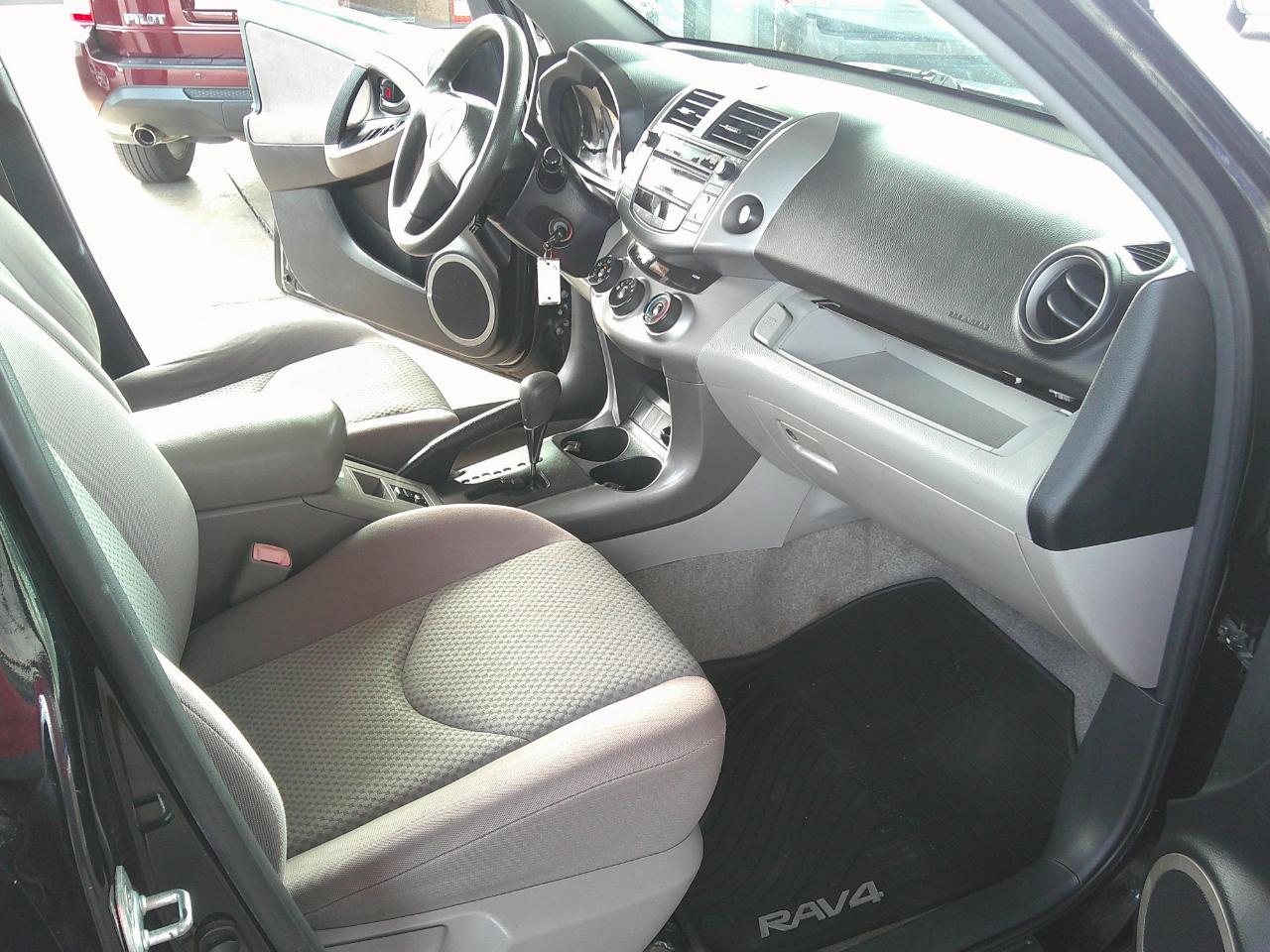 Toyota RAV4 2WD 4dr 4-cyl (Natl) 2007