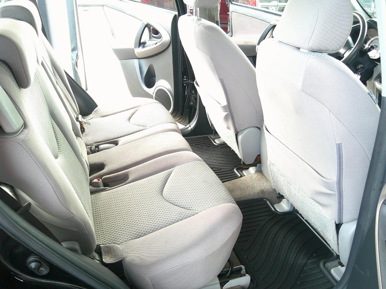 Toyota RAV4 2WD 4dr 4-cyl (Natl) 2007