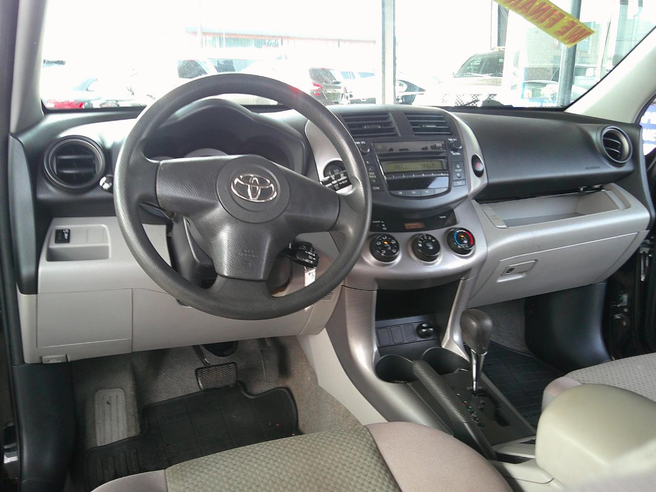 Toyota RAV4 2WD 4dr 4-cyl (Natl) 2007