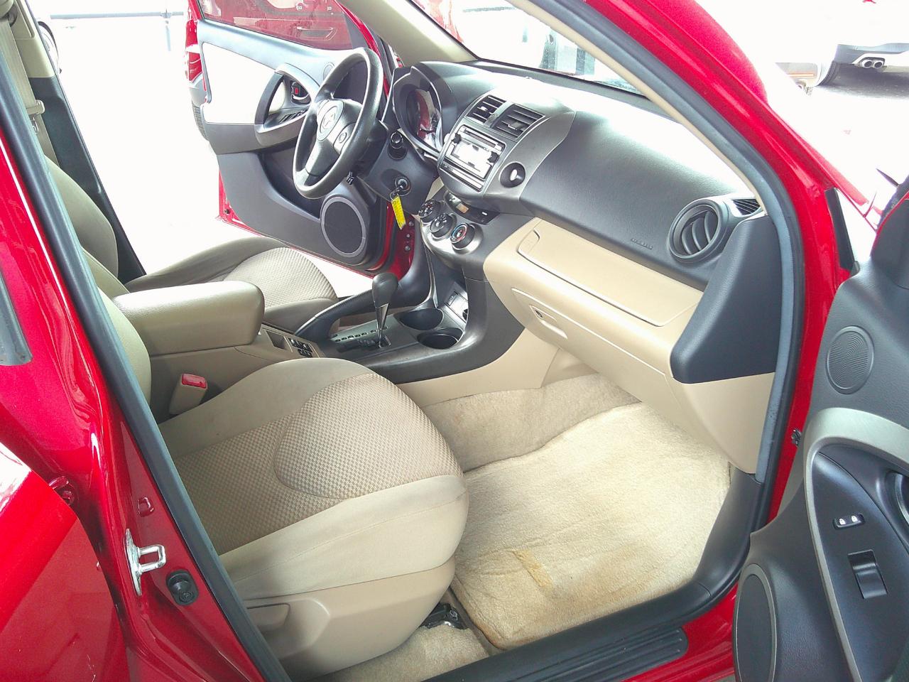 Toyota RAV4 FWD 4dr I4 (Natl) 2012