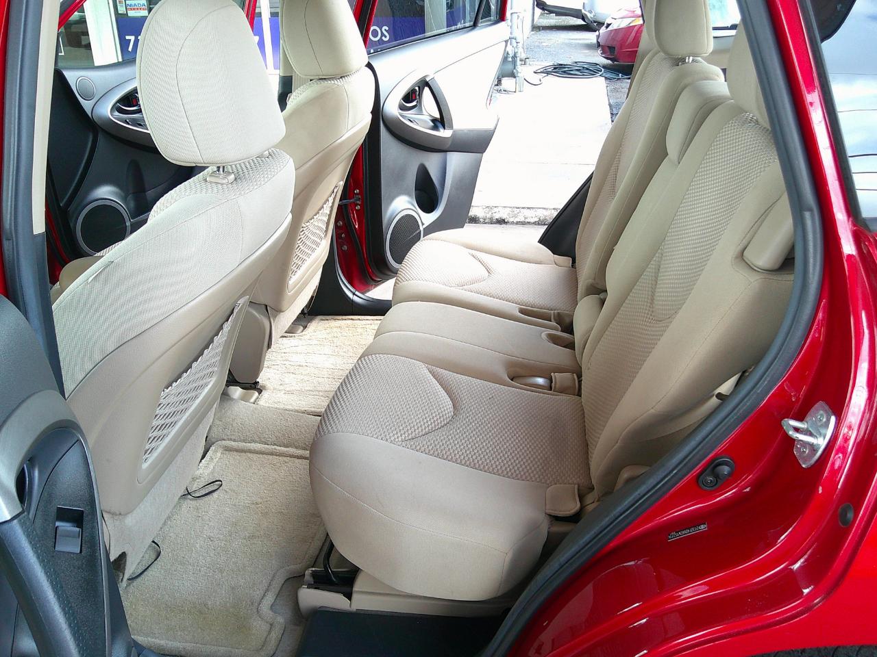 Toyota RAV4 FWD 4dr I4 (Natl) 2012