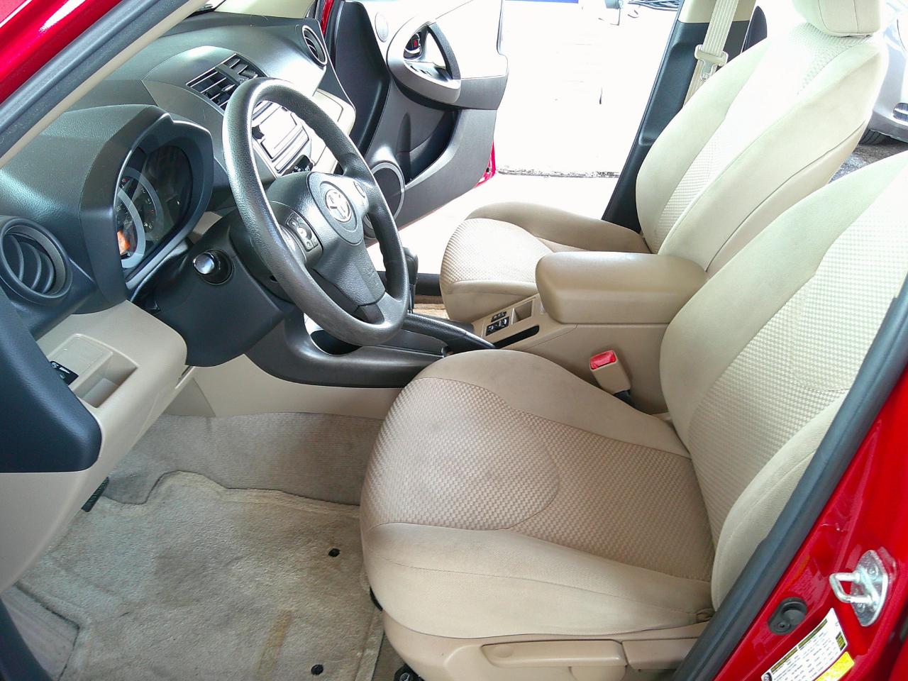 Toyota RAV4 FWD 4dr I4 (Natl) 2012