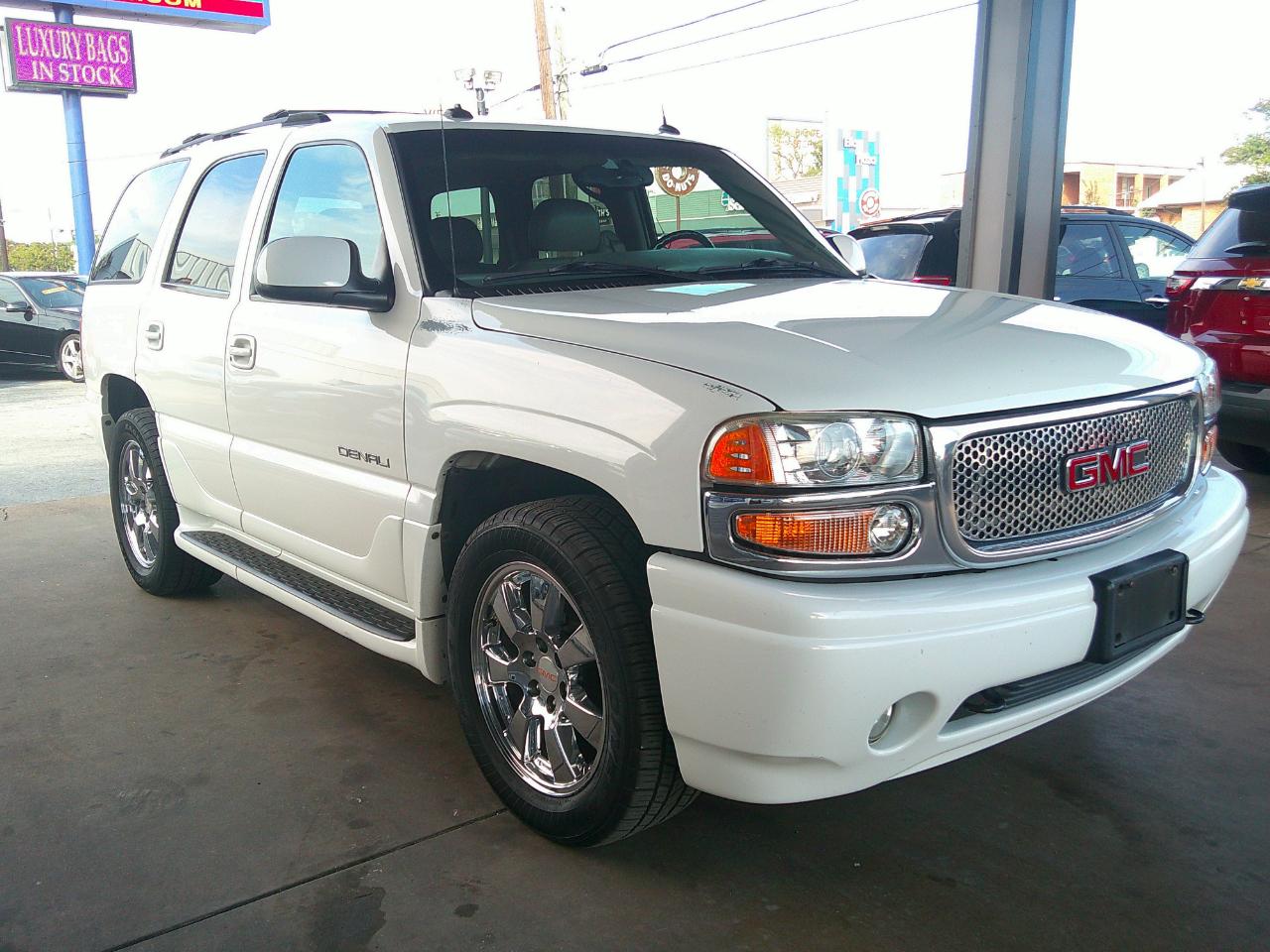 GMC Yukon Denali 4dr AWD 2003