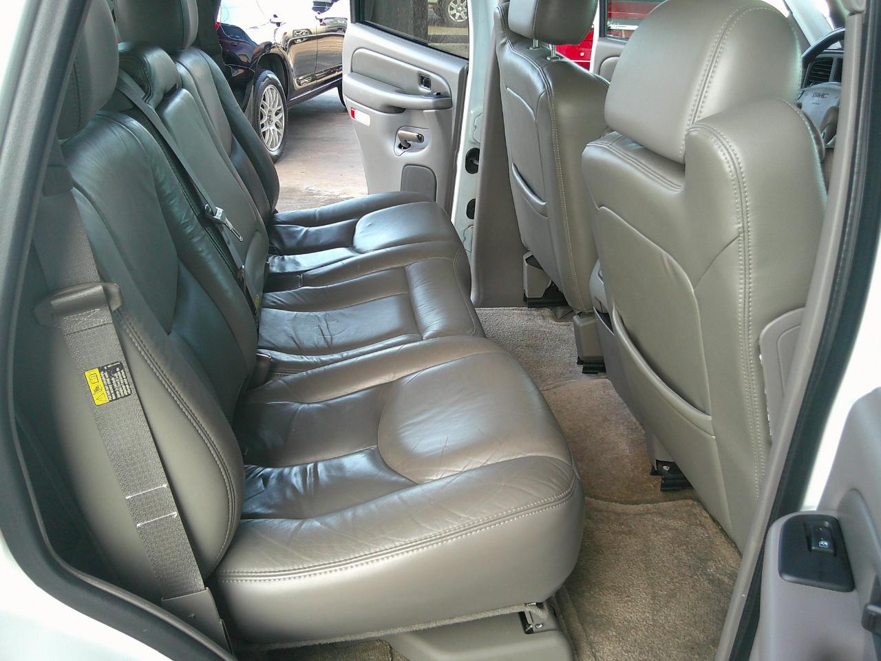 GMC Yukon Denali 4dr AWD 2003