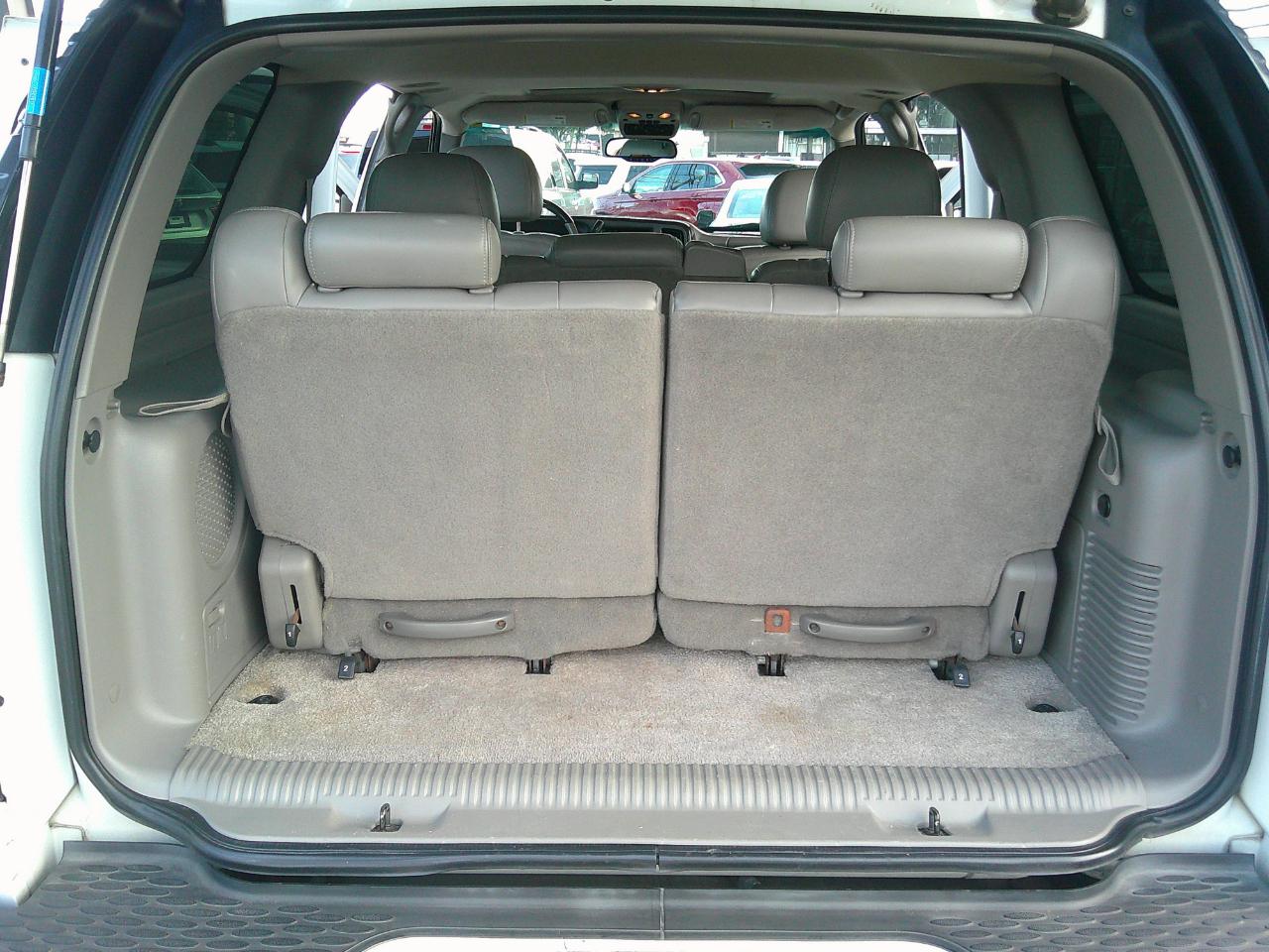 GMC Yukon Denali 4dr AWD 2003