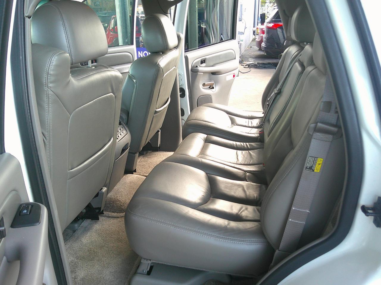 GMC Yukon Denali 4dr AWD 2003