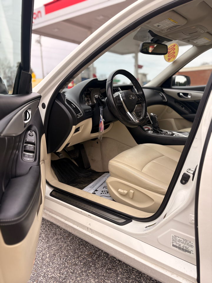 Infiniti Q50 3.0t LUXE 2020