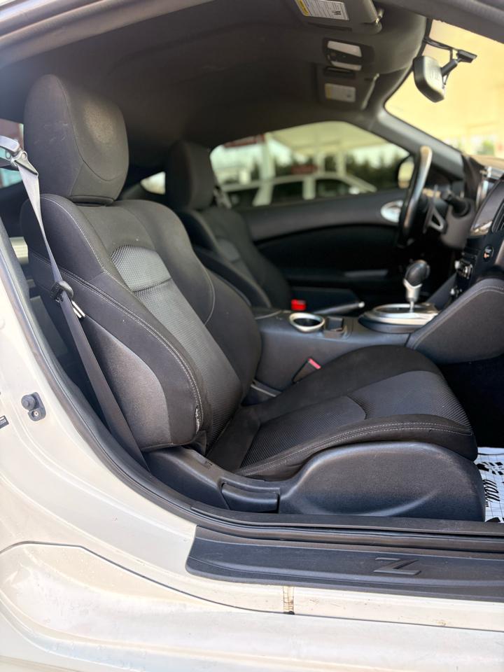 Nissan Z 370Z Coupe Touring 6MT 2015