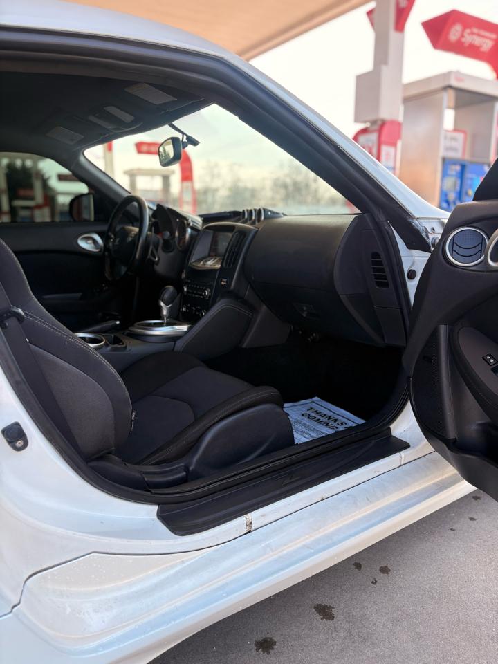 Nissan Z 370Z Coupe Touring 6MT 2015