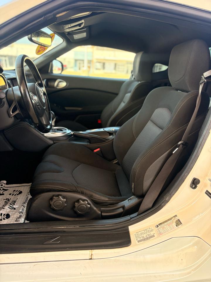 Nissan Z 370Z Coupe Touring 6MT 2015