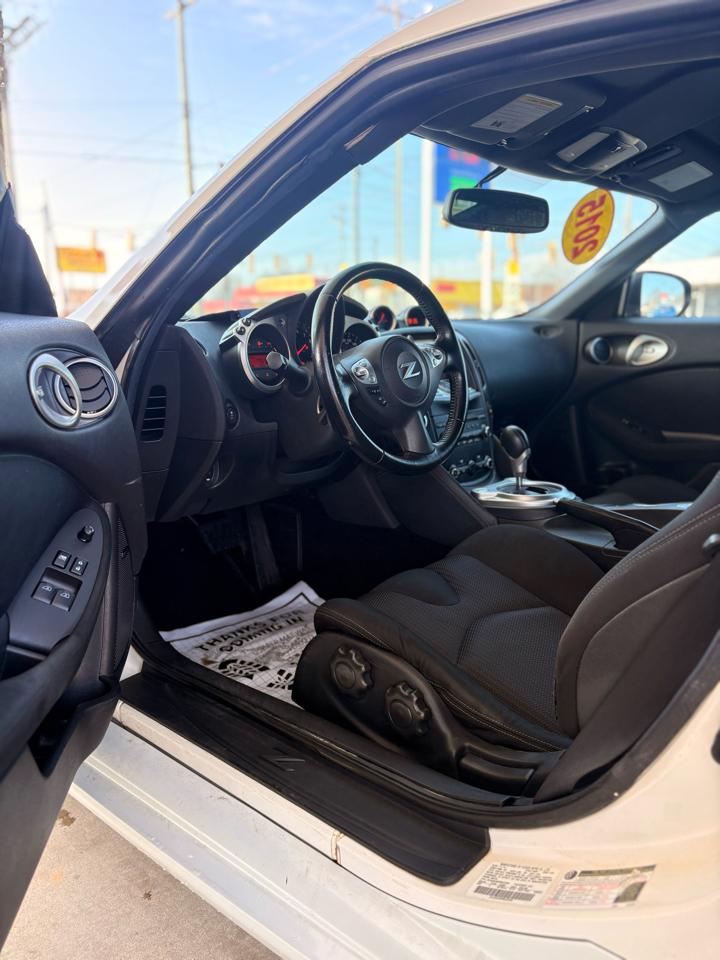 Nissan Z 370Z Coupe Touring 6MT 2015