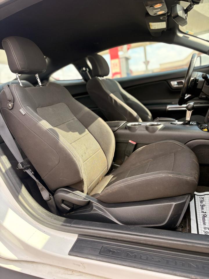 Ford Mustang V6 Coupe 2015