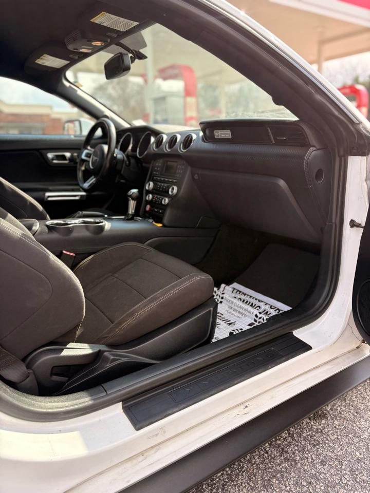 Ford Mustang V6 Coupe 2015