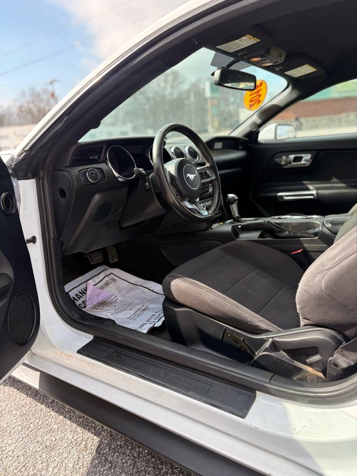 Ford Mustang V6 Coupe 2015