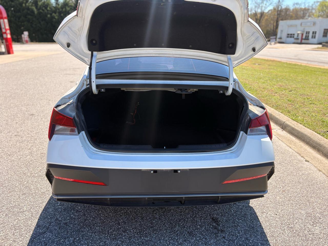 Hyundai Elantra SEL 2024