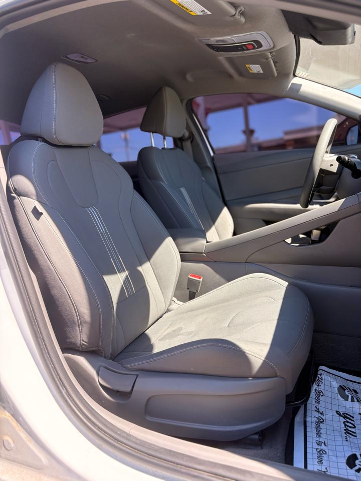 Hyundai Elantra SEL 2024