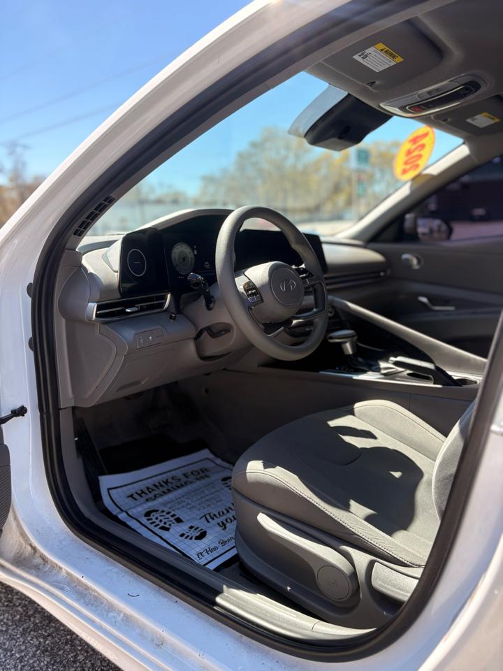 Hyundai Elantra SEL 2024