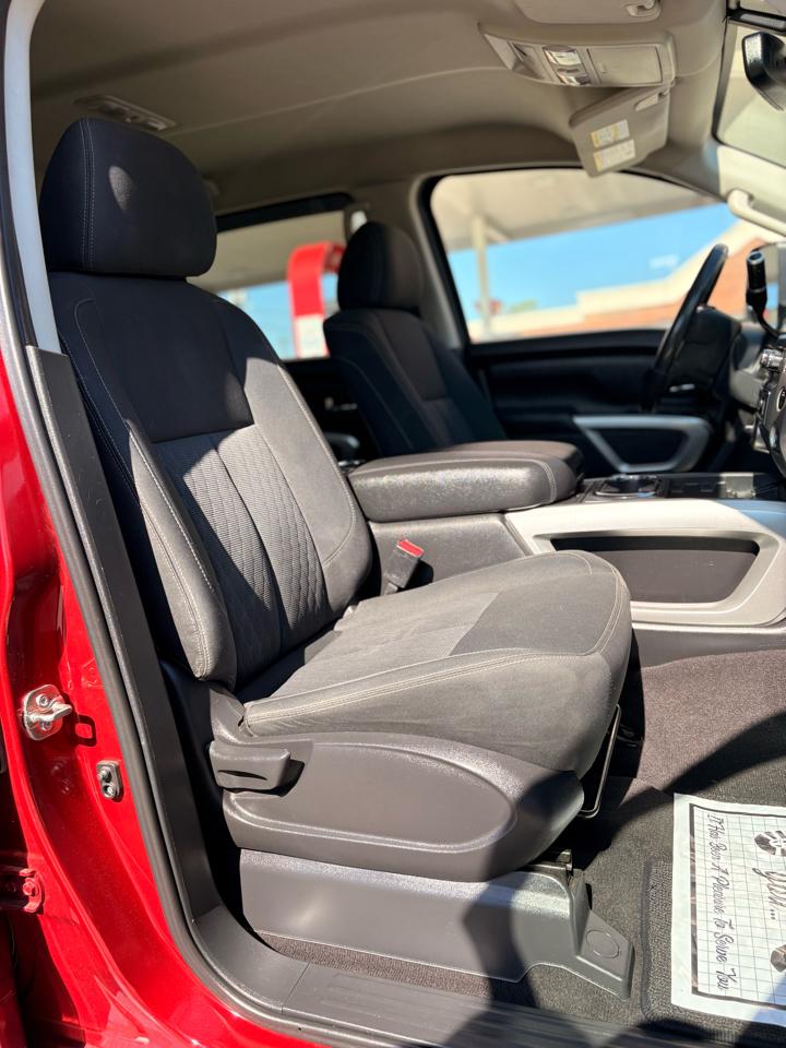 Nissan Titan Platinum Reserve Crew Cab 4WD 2017