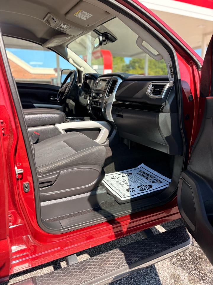 Nissan Titan Platinum Reserve Crew Cab 4WD 2017