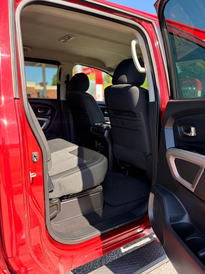 Nissan Titan Platinum Reserve Crew Cab 4WD 2017