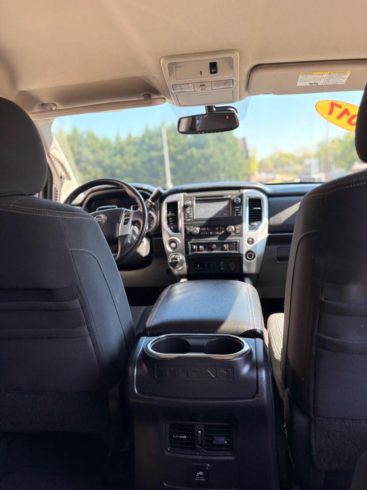 Nissan Titan Platinum Reserve Crew Cab 4WD 2017