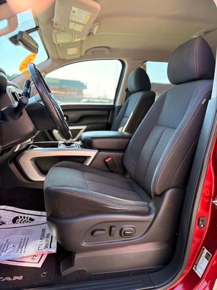 Nissan Titan Platinum Reserve Crew Cab 4WD 2017