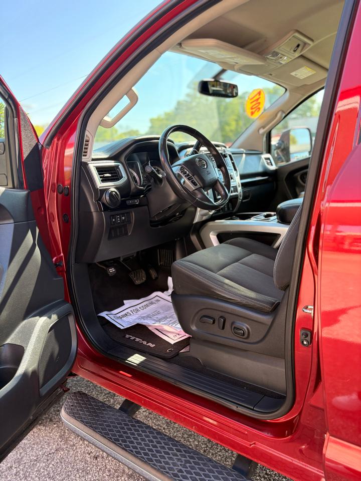 Nissan Titan Platinum Reserve Crew Cab 4WD 2017