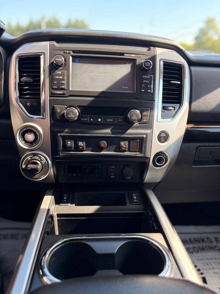 Nissan Titan Platinum Reserve Crew Cab 4WD 2017