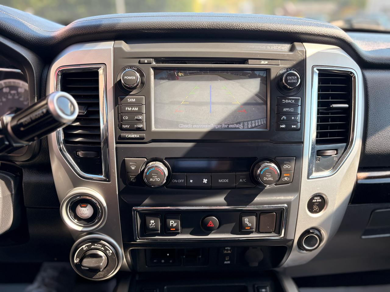 Nissan Titan Platinum Reserve Crew Cab 4WD 2017