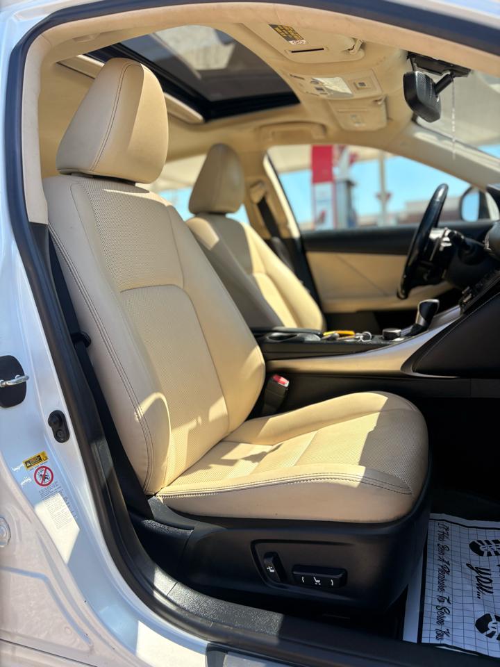 Lexus IS 300 AWD 2016