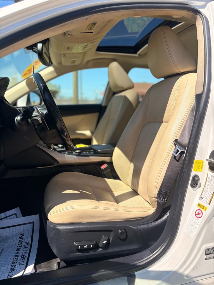 Lexus IS 300 AWD 2016