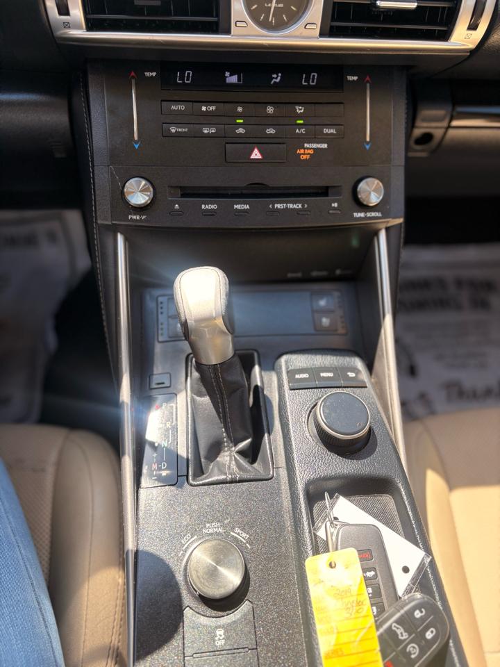 Lexus IS 300 AWD 2016